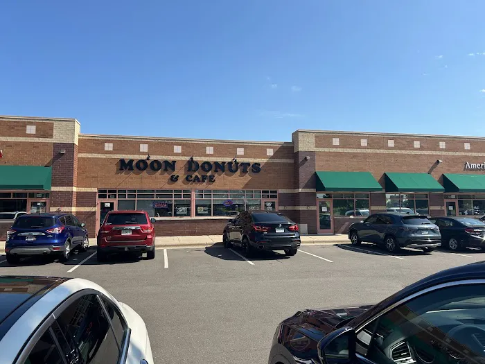 Moon Donuts & Cafe Picture 1