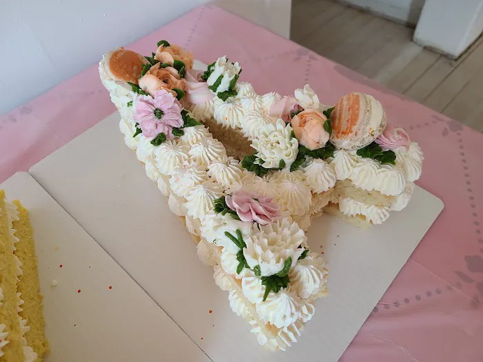 Buds and Blossoms Cakery, LLC Picture 5