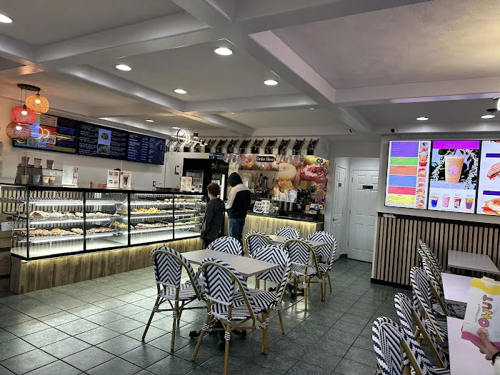 Moon Donuts & Cafe Picture 3