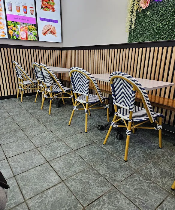 Moon Donuts & Cafe Picture 6
