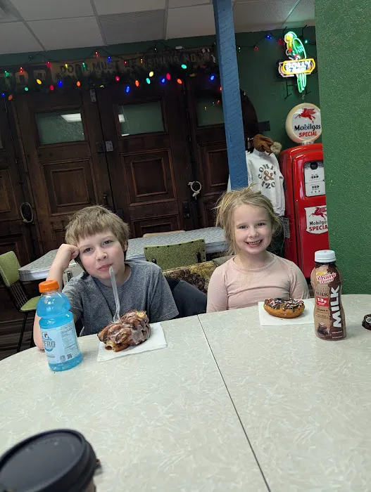 MacDaddy’s Donut Garage Picture 1