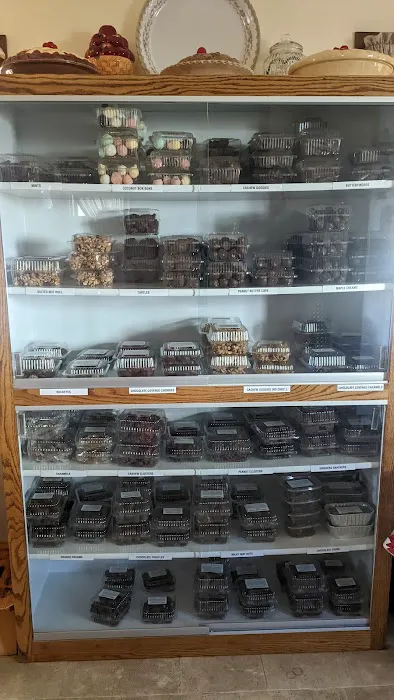 Hilltop Candy & Bakery Picture 1