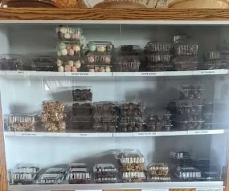 Hilltop Candy & Bakery