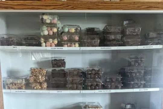 Hilltop Candy & Bakery