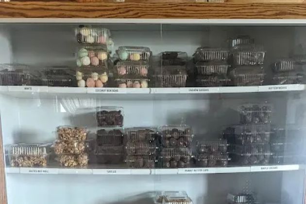 Hilltop Candy & Bakery
