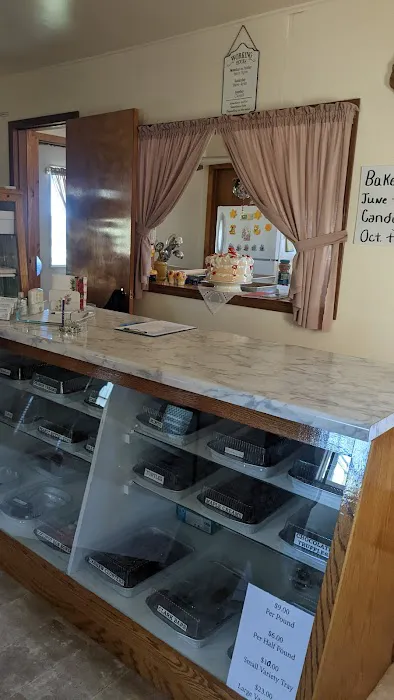 Hilltop Candy & Bakery Picture 2