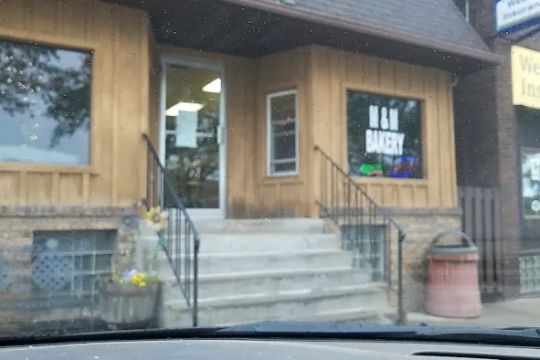 M & M Bakery