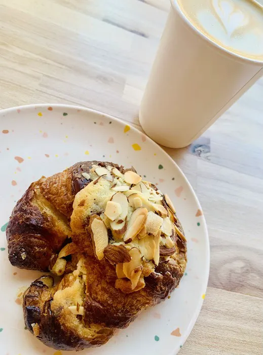 Meringue Bakery & Cafe Picture 2