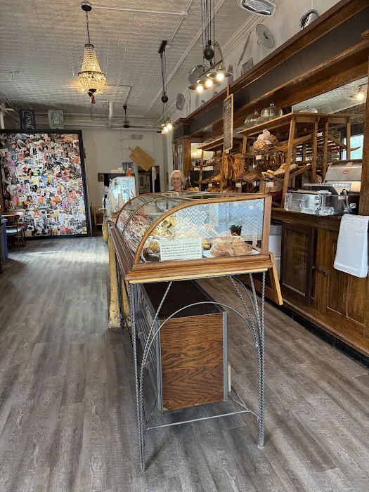 Renards European Bakeshop Picture 9