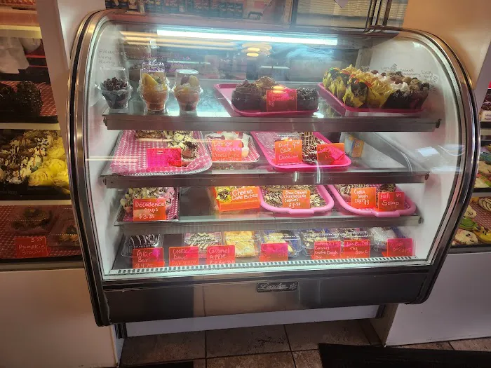 Tamara's: The Cake Guru's Sweets Boutique | Bakery, Ice Cream, Açaí & Coffee Picture 6