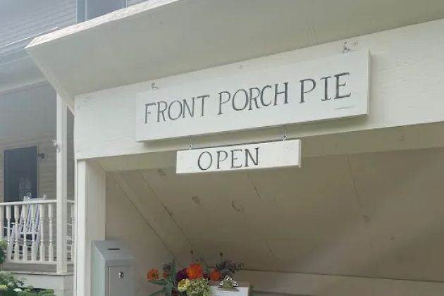 Front Porch Pie Stand