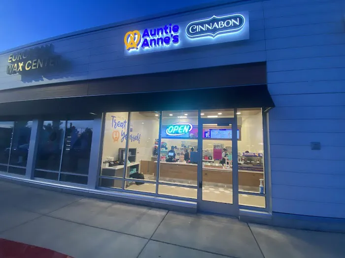 Auntie Anne's & Cinnabon Picture 7