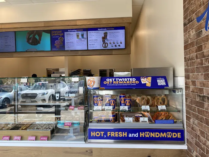 Auntie Anne's & Cinnabon Picture 3
