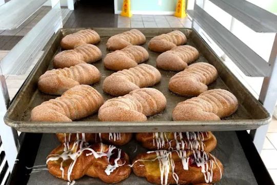 Dannyu2019s Donuts & Bakery