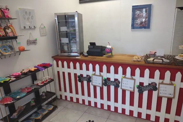 Paws & Purrs Pet Bakery