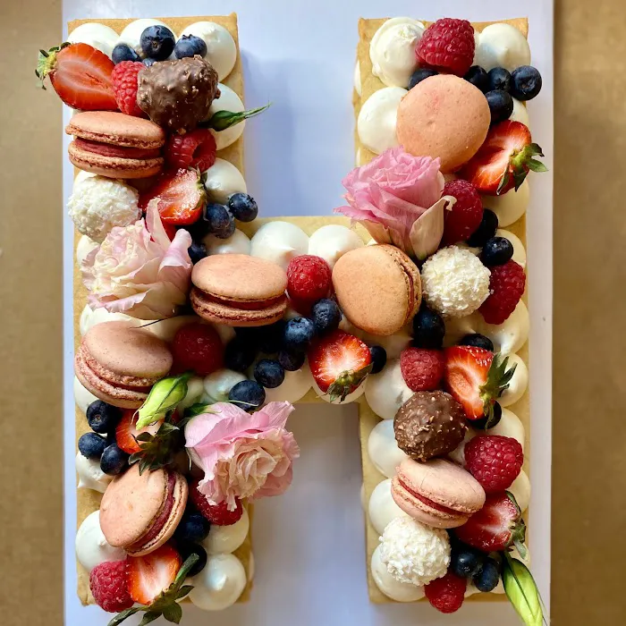 Madame Macaron MKE Picture 5