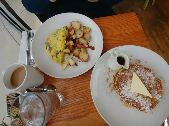 Simple Bakery & Market Picture 6