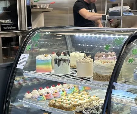 Two Birds Bakery Cafu00e9