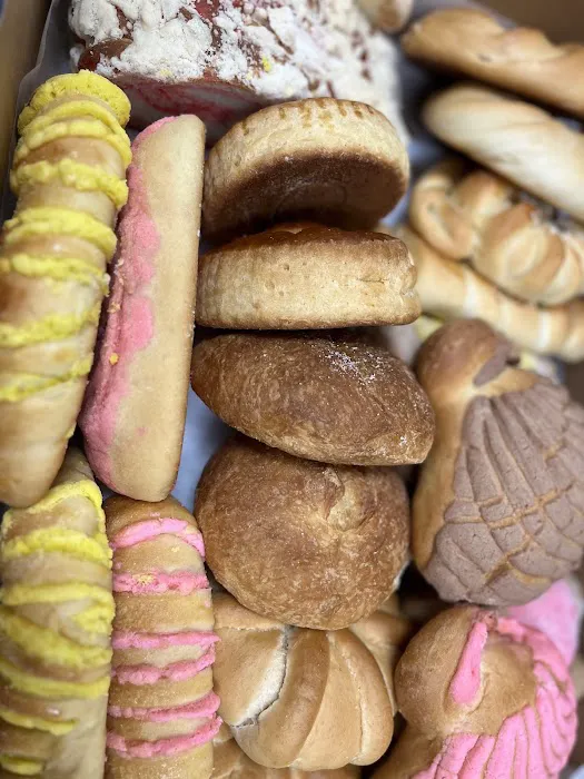 Del Carmen Bakery Picture 8