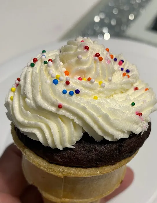 Maria's cupcakes n Custom Creations Picture 6