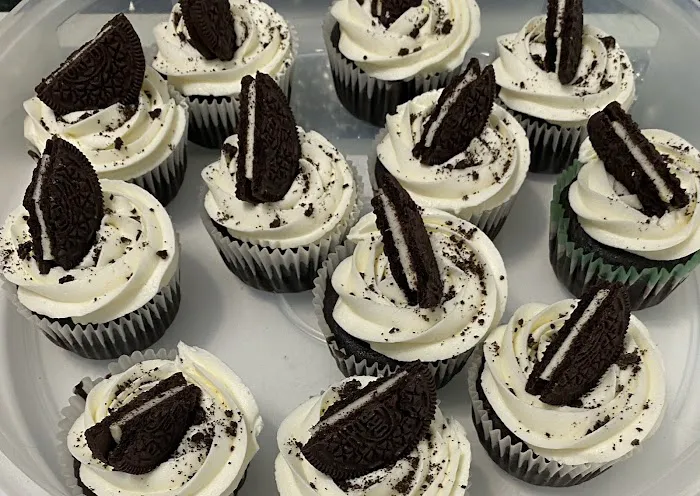 Maria's cupcakes n Custom Creations Picture 10
