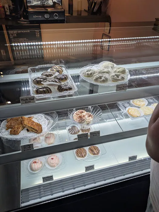 Lots-a-Knots Italian Bakery Picture 6