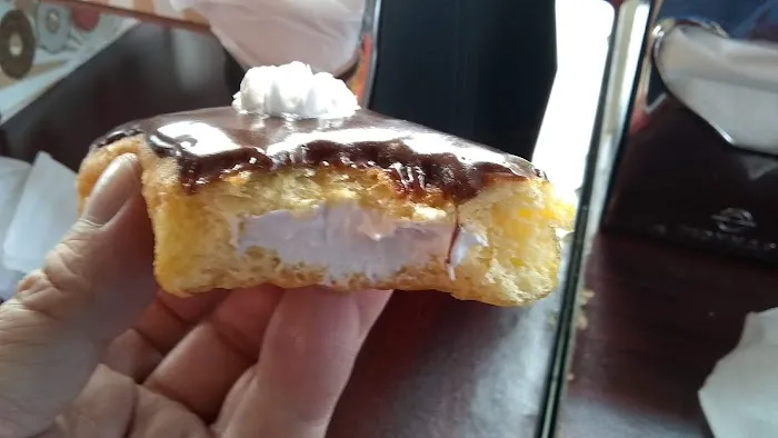 Roll N Donut Cafe Picture 9