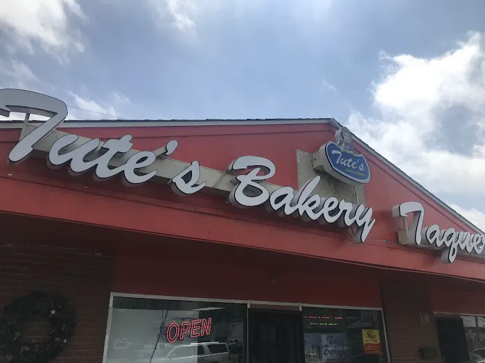 Tute's Bakery and Taqueria Picture 7