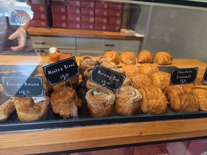 Hewn Bakery - Libertyville Outpost Picture 2