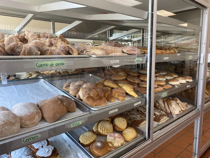 Panaderia La Azteca Picture 10
