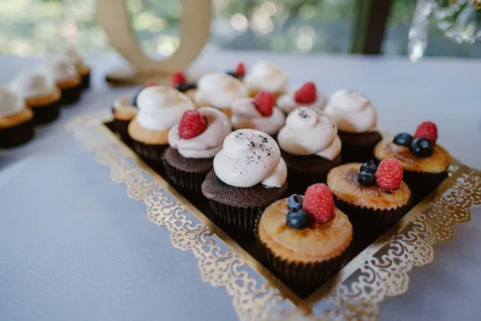 EK Cakery LLC Picture 6