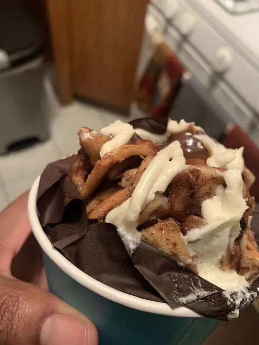 Cinnabon Picture 7