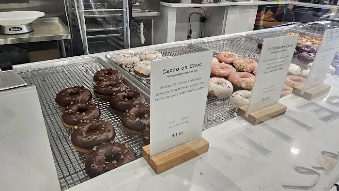 Petit Three Doughnuts Picture 3