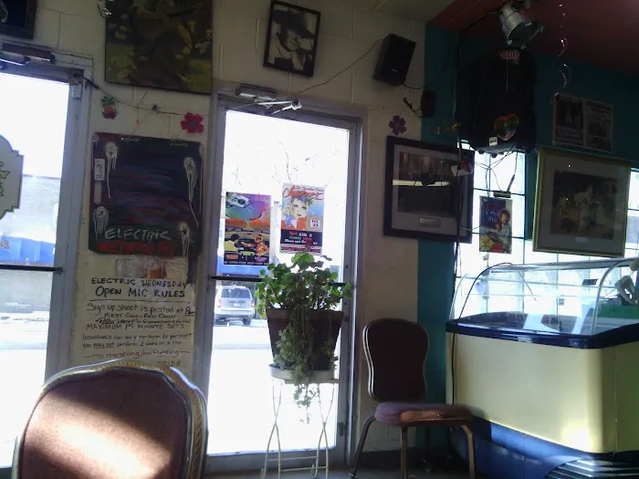 Joliet Bakery Deli & Liquors Picture 7