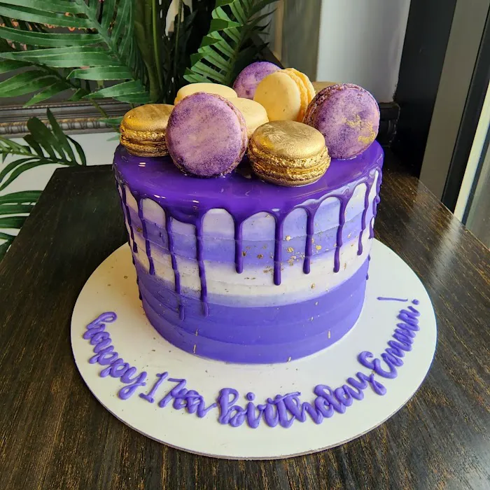 Area 51 Cupcakery Picture 8