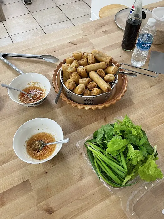 Roll N Donut Cafe & Douangchay's Kitchen Store Picture 8