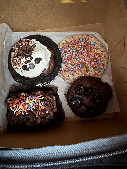 Eye Candy Bake Shop Picture 9