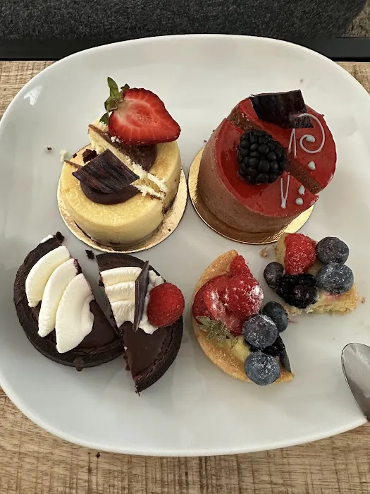 Cocoa Bean Fine Desserts Picture 9