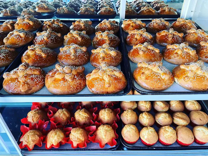 Los Morales Bakery Picture 9