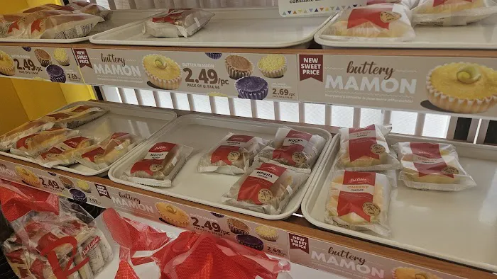 Red Ribbon Bakeshop Picture 1