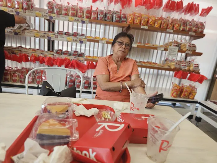 Red Ribbon Bakeshop Picture 7