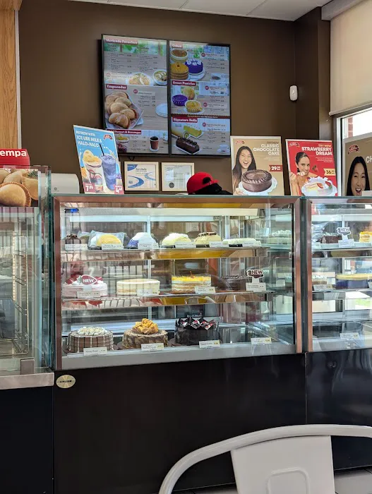 Red Ribbon Bakeshop Picture 9