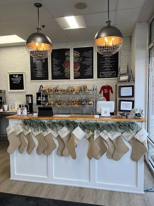 Elle's Deli & Bagels Picture 2