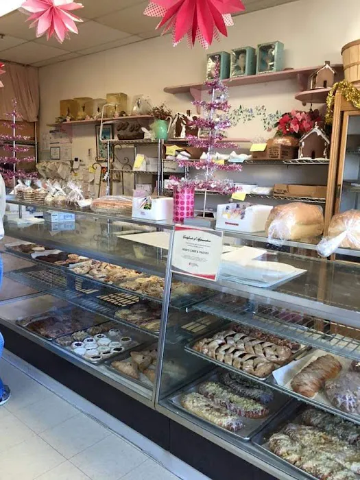 Heidi's Cake & Pastry Picture 5