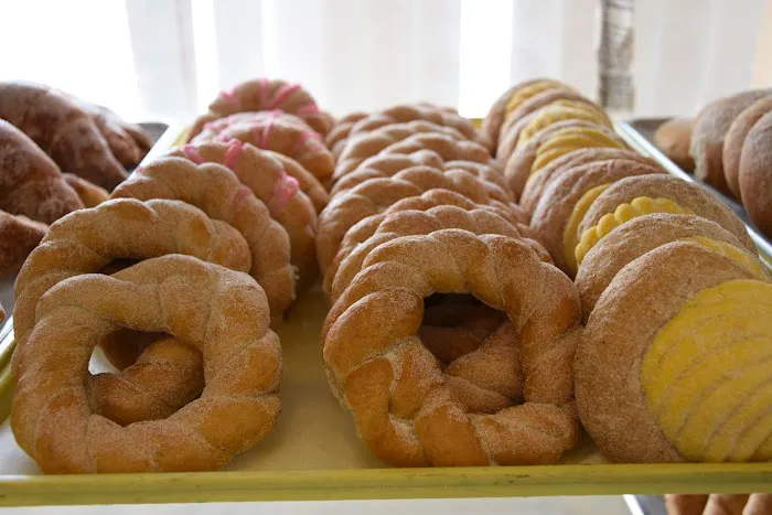El Chicanito Bakery Picture 3