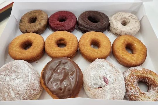 Country Style Donuts
