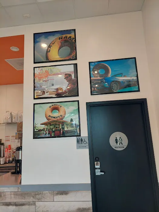 Randy's Donuts Picture 2