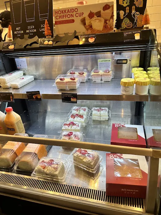 85°C Bakery Cafe - Del Amo Picture 2