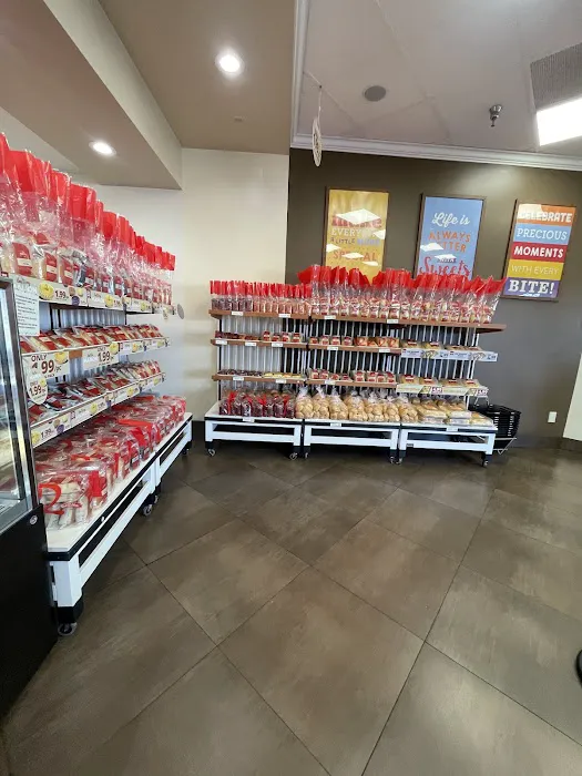 Red Ribbon Bakeshop Picture 3