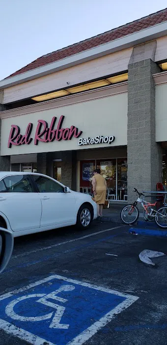 Red Ribbon Bakeshop Picture 2